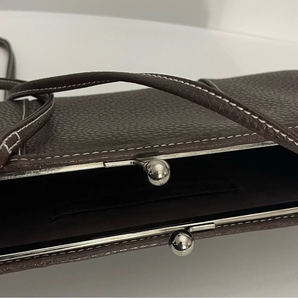 Tommy Hilfiger Brown Leather Clutch Crossbody Bag with Detachable Strap - Picture 5 of 12